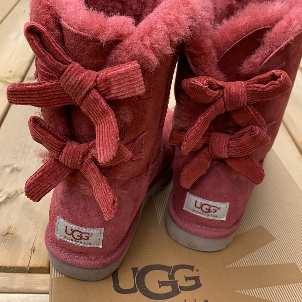 🎉💖HP🥰💕Super warm & beautiful UGG boots, light burgundy Corduroy Bailey bows